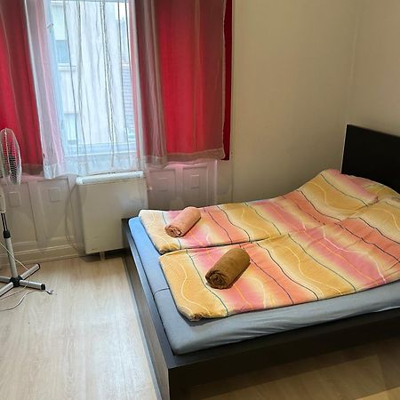 Mickey'S Flat Close To Budapest Whale Apartman Kültér fotó